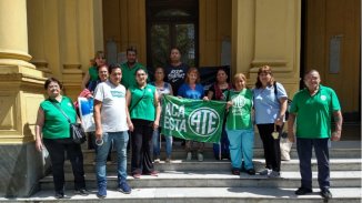 Trabajadores auxiliares de escuelas públicas porteñas reclaman por mejores condiciones laborales 