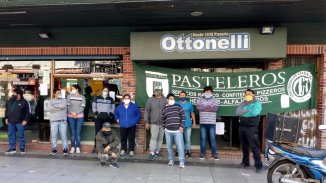 Trabajadores de la Pizzería Ottonelli permanecen en el local en defensa de sus puestos de trabajo