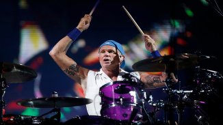 Red Hot Chili Peppers - Chad Smith Drum Solo - Live at Slane Castle [HD] - YouTube