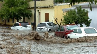 Evacuados y rutas cortadas por un temporal de lluvia en Córdoba