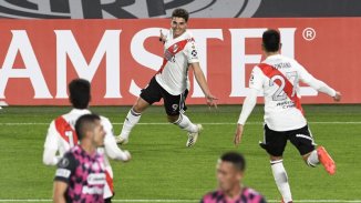 El River disminuido fue superior: derrotó con justicia 2-1 a Independiente Santa Fe