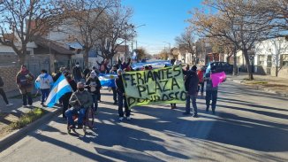 Feriantes de Cipolletti se movilizaron en defensa de sus puestos de trabajo