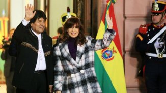  Evo, Cristina y el monumento de Juana Azurduy