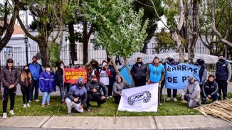 Río Gallegos: desocupadas y desocupados acampan frente a casa de gobierno 