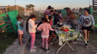 Vecinos del barrio Ferrum inauguraron merendero y declaran que la amenaza de desalojo se mantiene en pie