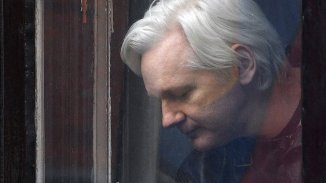 "Día oscuro" para la libertad de prensa: Reino Unido autorizó la extradición de Assange a Estados Unidos