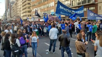 Veinte mil bancarios marchan en Ciudad de Buenos Aires