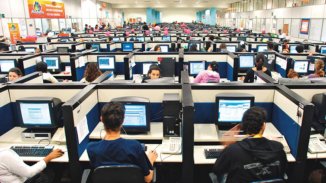 Trabajo precario en call center, la gran condena para la juventud