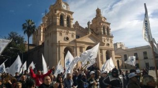 Gremios aportantes a la Caja de Jubilaciones de Córdoba marcharon contra el ajuste