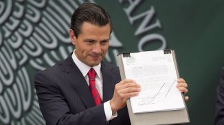 Peña Nieto acusado de plagiar su tesis mientras ataca a los docentes