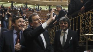 Rajoy sigue en la Moncloa, entre las cenizas del PSOE y un Congreso blindado