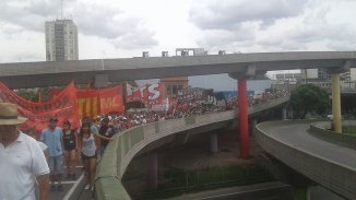 Después del masivo corte en Autopista 25 de mayo, trabajadores de AGR-Clarín marcharon al Obelisco