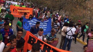 Marchan en Honduras a un año del asesinato de Berta Cáceres