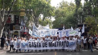 Multitudinaria marcha docente en Mendoza contra el Gobierno de Cornejo