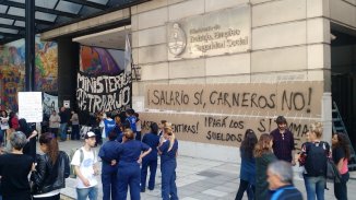 #TriacaHaceteCargo: cansados del destrato, trabajadores del Ministerio de Trabajo hacen olla popular