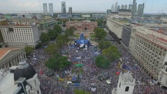 [VIDEO/DRON] Lucha docente: la multitud que colmó la Plaza de Mayo vista desde el aire