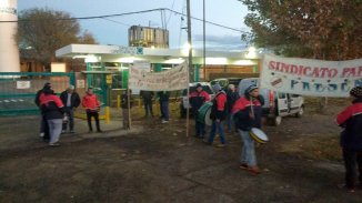 Papeleros paralizan las plantas de Neuquén y Río Negro en el marco del paro nacional