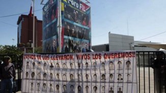 En la Feria Internacional del Libro también se escuchó: “Vivos se los llevaron, vivos los queremos”