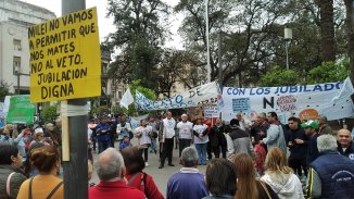 Movilización contra el veto de Milei y el ajuste a las jubilaciones