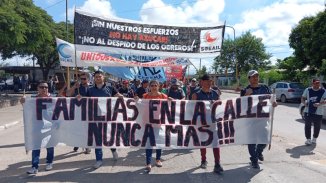 Trabajadores del ingenio reclamaron por la reincorporación de 165 despedidos y por paritarias