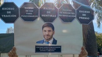 Pullaro no paga el sueldo a docentes que se adhirieron a los paros.