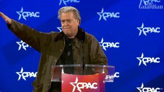 Steve Bannon y un nuevo saludo nazi en la conferencia ultraderechista a la que asistió Milei