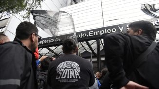 La lucha de clases en escena: el conflicto del neumático y los enemigos de la clase obrera