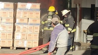 Incendio en la fábrica de galletitas Hojalmar