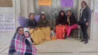 Villa Constitución: trabajadoras precarizadas de la municipalidad exigen regularización laboral