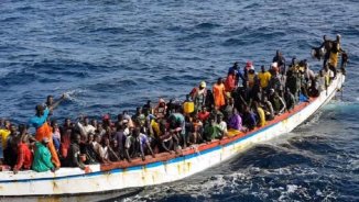 La política migratoria del Gobierno "progresista" español: expulsiones, militarización y 500 muertos en el mar