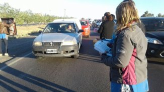 Textil Neuquén: obreras difunden su conflicto en la ruta 7