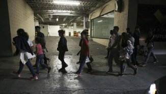 Trump devuelve migrantes a México y López Obrador los abandona en ciudades norteñas