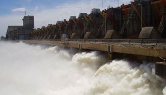 Yacyretá: la historia de la hidroeléctrica en el Río Paraná que nunca se termina