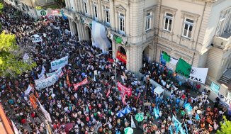 Importante acción de lucha: abrazo solidario al Hospital Bonaparte contra los despidos y el vaciamiento