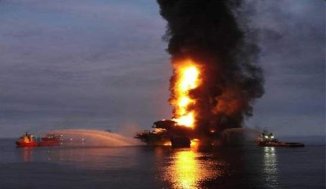 México: incendio y explosión en la plataforma petrolera de Pemex