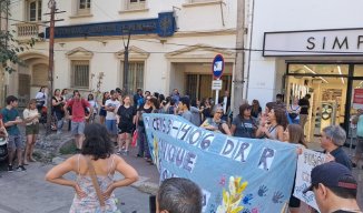 Trabajadores de la Educación protestaron en la puerta de la Dirección de Educación Provincial de Jóvenes y Adultos 