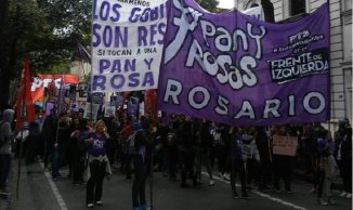 Rosario: miles de mujeres marchan por #NiUnaMenos