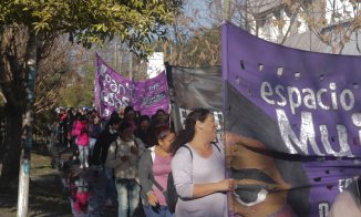 Mujeres de Berisso marcharon contra la violencia de género y el ajuste