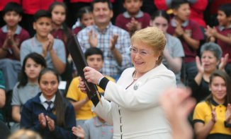 Bachelet promulga ley de Nueva Educación Pública