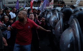 [Fotos] Imágenes de la represión a los despedidos de Coca-Cola