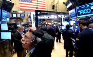 Wall Street comienza en rojo la última semana de 2015