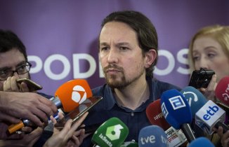 La ola a favor de un referéndum obliga a Pablo Iglesias a meter en agenda la Monarquía