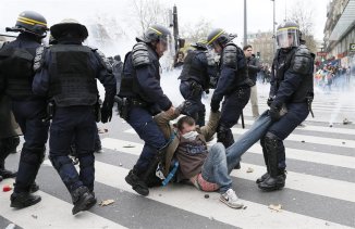 Libertad inmediata a los manifestantes contra la Cumbre del Clima en París. Abajo el estado de excepción