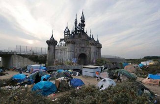 Bansky: Dismaland cierra y se convierte en un refugio para inmigrantes