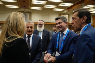 Carlos Sadir y gobernadores junto a Karina Milei, la hermana que recauda para el estafador