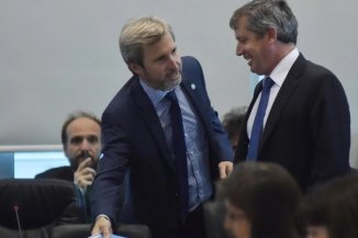 En medio de la crisis, suman a Monzó, Frigerio y la UCR a la "mesa chica" del poder