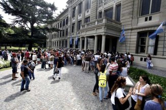 Despidos y cierre de talleres en el Colegio Nacional La Plata