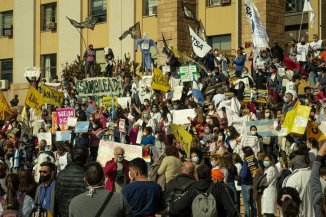 Masivo Caravanazo contra el Ajuste de Suarez en Mendoza - YouTube