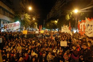 Masivo corte con más de 1000 estudiantes terciarios en defensa de la educación pública