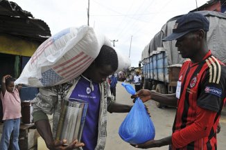 EBOLA: Escasez de alimentos y aislamiento en una epidemia con final abierto